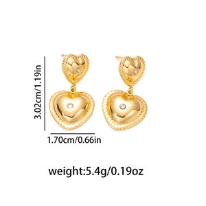 Détails des boucles d'oreilles cœur dorées avec zircons blancs et dimensions