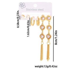 Vue détaillée du lot de boucles d'oreilles en acier avec mesures et pampille de perles