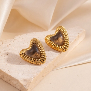 Boucles d'oreilles vintage en forme de cœur avec résine ambrée sur pierre blanche