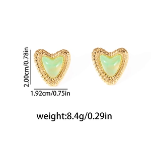 Boucles d'oreilles cœur vintage en texture dorée tissée avec pierre marbre vert