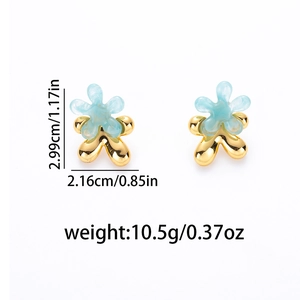 Boucles d'oreilles fleur en résine bleue avec bord doré, taille 2,99 cm x 2,16 cm