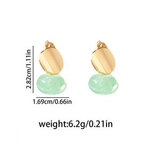 Détails de taille et poids des boucles d'oreilles cœur en résine et métal doré