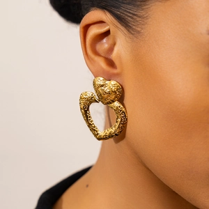 Vintage-Herz-Ohrringe aus gehämmertem Gold mit doppellagigem Herz-Design für Damen