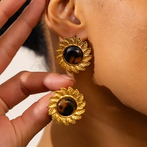 Boucles d'Oreilles Clous Tournesol Vintage Maillard pour Femmes Acier Inoxydable Plaqué Or Résine Brune Bijoux