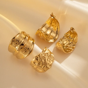 French Vintage Chunky C-Shaped Stainless Steel Hoop Earrings For Women Irregular Hammered Ripple Texture Electroplated Jewelry