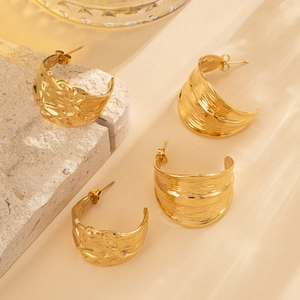 French vintage C-shaped gold hoop earrings with hammered texture and brushed metal design