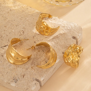 Exaggerated golden C-shaped irregular earrings with hammered and wavy textures