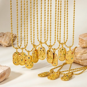 Collier Pendentif Zodiaque en Acier Inoxydable Vintage pour Femmes Pièce Ovale Gravée Or Collier Strass Colorés