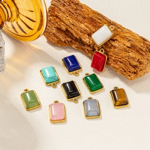 Colgantes rectangulares de piedras preciosas con borde dorado para creación de joyas