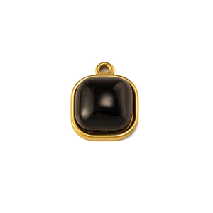 Détail d'un pendentif carré doré avec pierre noire et anneau pour la création de bijoux