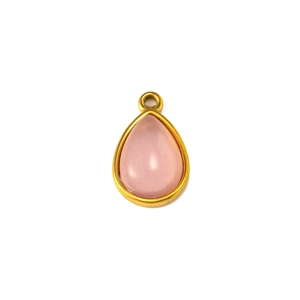 Detailansicht des tropfenförmigen rosa Steinanhängers mit 18K Goldbeschichtung