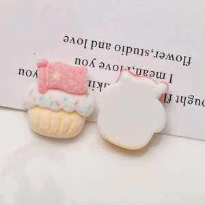Dettaglio di una toppa cupcake floccata con trama per accessori per capelli fai-da-te