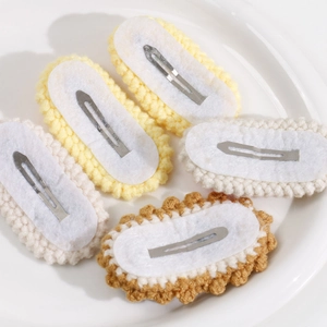 5-teiliges Set aus Häkel-Tulpen-Haarspangen in Gelb, Beige und Braun im Landhausstil