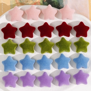 Detalle de parches de estrella flocados coloridos para accesorios de cabello DIY en cinco tonos