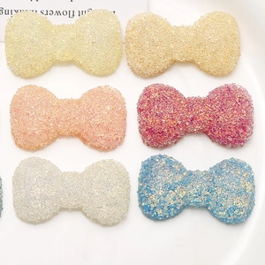 Ciondoli a fiocco in resina colorata con finitura glitterata per accessori fai-da-te