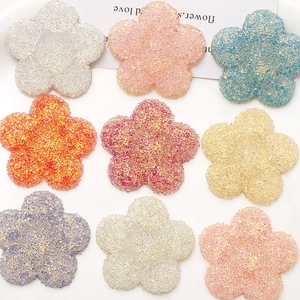 Flachbild bunter Harzblüten mit gefrosteter Zuckerstruktur für DIY-Schmuckzubehör