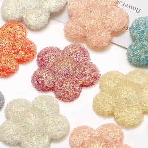 Bunte Resin-Blumenanhänger mit Farbverlauf für DIY-Bastelarbeiten und Schmuckzubehör