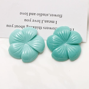 Accessori floreali a cinque petali in resina blu tiffany per orecchini o clip fai da te