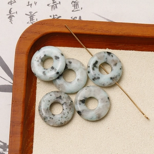 Natürliche gepunktete Stein-Donut-Perlen für DIY-Schmuck im traditionellen Stil