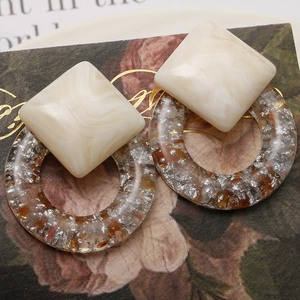 Marble resin earring with cream diamond top and transparent ring with silver leaf
