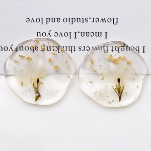 Handmade oval resin coaster set with real white dried flowers and gold foil flakes inserts