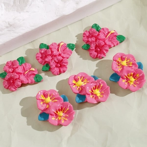 Pink resin flower charms with green leaves for DIY hair accessories, 6-piece craft set