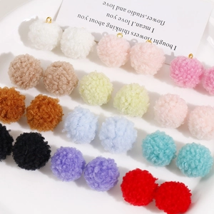 Pampilles pompons en peluche colorés avec anneaux dorés pour la création de bijoux