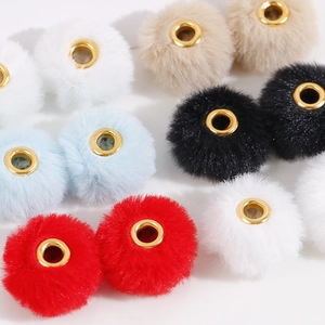 Pluizige kralen van imitatiebont met metalen oogjes in diverse kleuren voor DIY sieraden