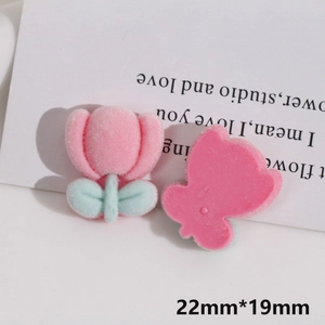 Vista macro de dijes de tulipán rosa de 22mm para accesorios de joyería DIY