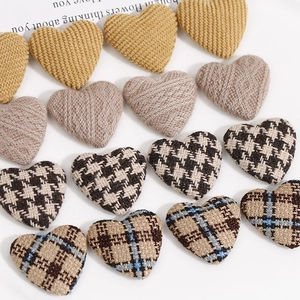 Botones de tela en forma de corazón con cuadros y punto para accesorios de cabello y joyería