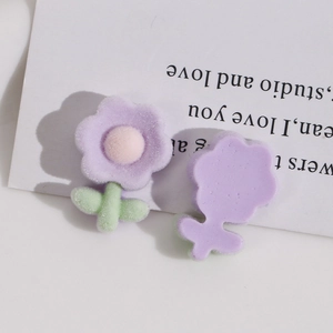 Abalorio girasol flocado para DIY con textura de terciopelo morado y centro rosa