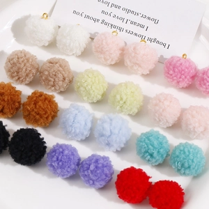 Pendentif Boule de Poils en Peluche Colorée Avec Anneau en Métal Doré pour Création de Bijoux Boucles d'Oreilles DIY