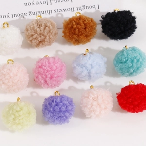 Pendentifs colorés en peluche douce avec anneaux dorés pour création bijoux DIY