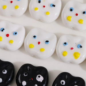 Cute colorful acrylic cat head beads for DIY jewelry making in black and white colors