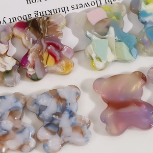 Orsetti in acrilico colorato con trama marmorizzata per gioielli fai da te e accessori