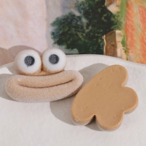 Charmant pendentif de dessin animé en résine floquée avec de grands yeux pour accessoires