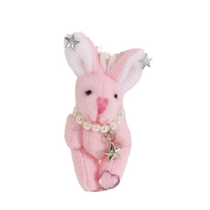 Porte-clés lapin en peluche rose avec collier de perles et breloque coeur