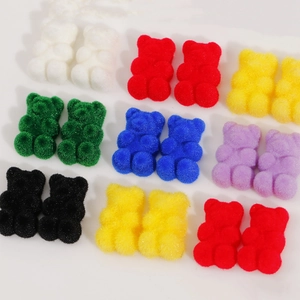 Flachbild von bunten Plüschbär-Resin-Anhängern mit weicher Beflockung für DIY-Zubehör
