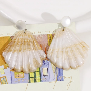 Boucles d'oreilles en résine en forme d'éventail avec effet marbre et nacre
