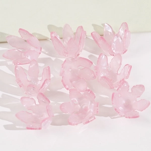 Vue de dessus de neuf perles de fleurs roses mates pour accessoires bijoux DIY