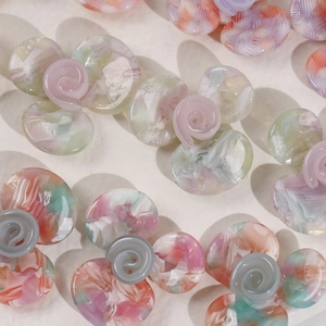 Künstlerische Blumenanhänger aus Acetat mit Marmortextur für DIY Ohrringe und Haarschmuck