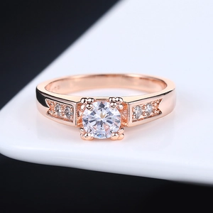 Eleganter S925 Roségold verstellbarer Verlobungsring mit vierzackigem runden Zirkon