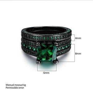 Double-layered black gold ring set featuring square emerald green zircon with size labels