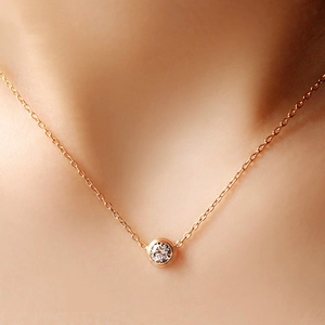 Collana con Pendente Rotondo Minimalista in Rame Con Zirconia Oro Rosa Placcato Incastonatura a Castone per Donna Gioielli