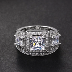 Conjunto de anillos de lujo de doble capa con circón de corte cuadrado y pavé halo
