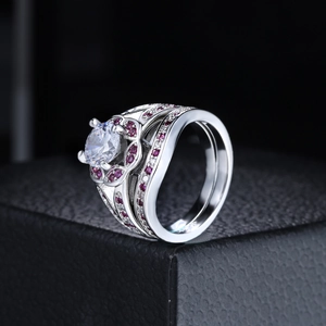 Prachtige bloemvormige ringenset met rode zirkoon en witgouden plating met micro-pave