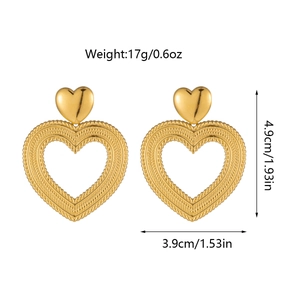 Plan détaillé des boucles d'oreilles cœur doré avec hauteur de 4,9cm et poids de 17g