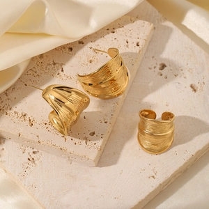 Vintage Irregular Hammered Stainless Steel Jewelry Gold Plated Wide Open Ring And C-Shaped Hoop Earrings For Women Fashion Gift