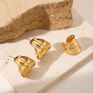 Ins-style gold plated stainless steel jewelry set with irregular hammered metal texture
