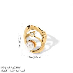 Detailed view of an irregular 18k gold-plated stainless steel ring with pearl and zircon